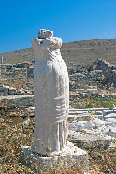 A estátua antiga de Artemis em mármore branco na ilha de Delos, G — Fotografia de Stock