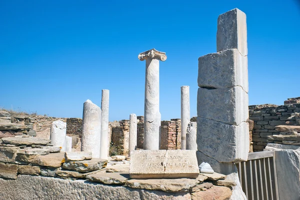 Ionian column capital, architectural detail on Delos island, Gre — Stock Photo, Image