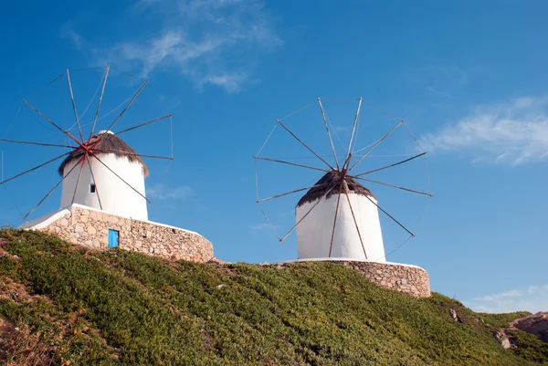 ミコノス島、ギリシャに美しい風車 — ストック写真