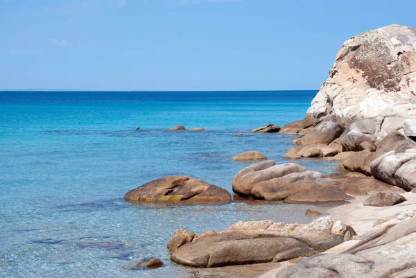 Όμορφη παραλία στη χερσόνησο της Χαλκιδικής, Ελλάδα — Φωτογραφία Αρχείου