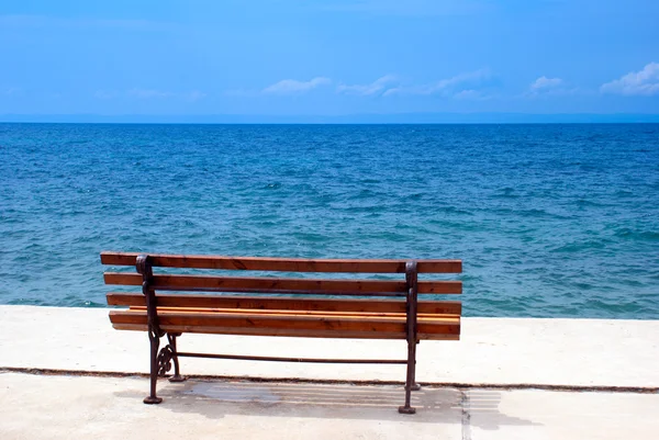 Metal Bahçe sandalye Beach, Yunanistan — Stok fotoğraf