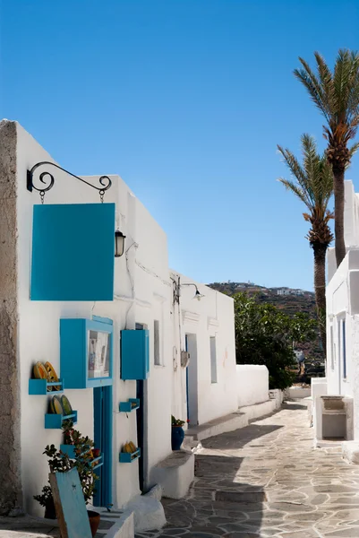 Ruelle grecque traditionnelle sur l'île de Sifnos, Grèce — Photo