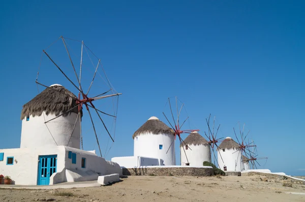 Mulino a vento tradizionale sull'isola di Mykonos, Grecia — Foto Stock