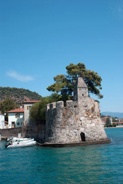 Nafpaktos Griekenland, poort kant vuurtoren close-up centraal Griekenland — Stockfoto