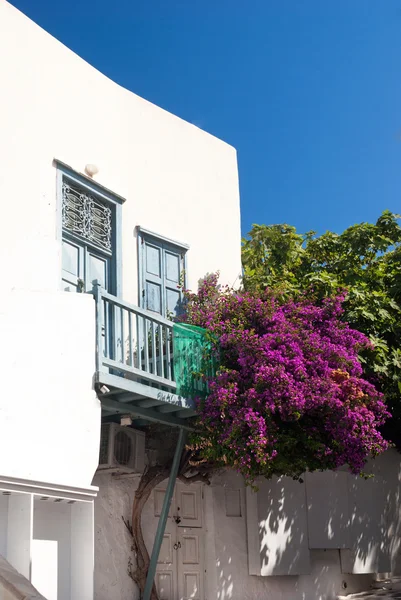 Traditionele Griekse steegje op het eiland mykonos, Griekenland — Stockfoto