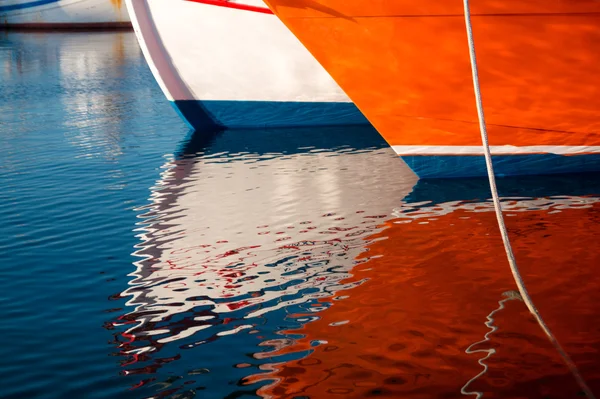 Barco de pesca tradicional na ilha de Mykonos Grécia — Fotografia de Stock