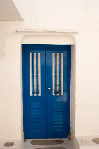 Hagyományos görög ajtó Mykonos island, Görögország — Stock Fotó