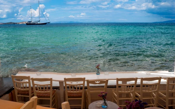 Cafetería griega tradicional en la isla de Mykonos, Grecia —  Fotos de Stock