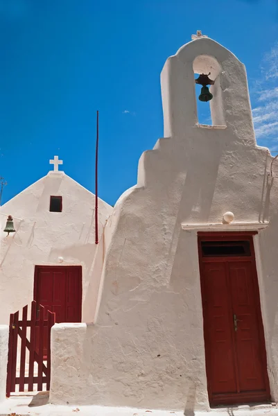 Belfry a cielo blu sull'isola di Milos, Grecia — Foto Stock