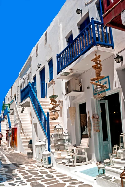 Ruelle grecque traditionnelle sur l'île de Mykonos, Grèce — Photo