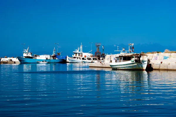 Porto tradizionale greco situato a Chalkidiki penisnula, Grecia — Foto Stock