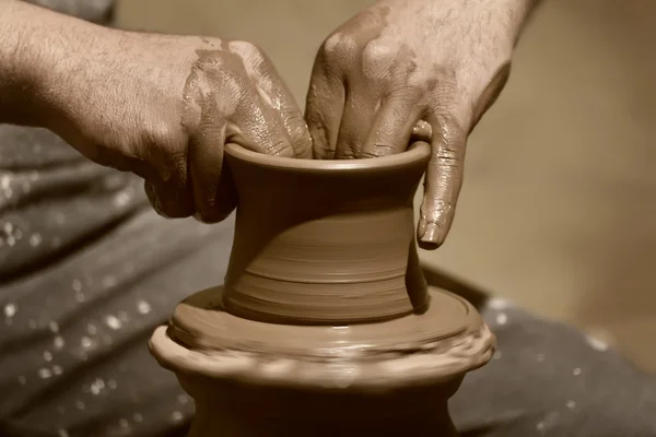 Potter makes a pot on wheel — Stock Photo, Image