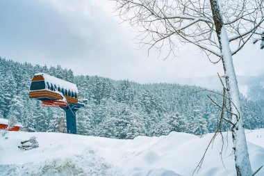 Ilgaz Yıldiztepe Kayak Merkezi 124; Ilgaz Yıldiztepe Kayak Merkezi 'nin güzel karlı manzarası. Ulusal parkta kışın Ilgaz Kayak Merkezi.