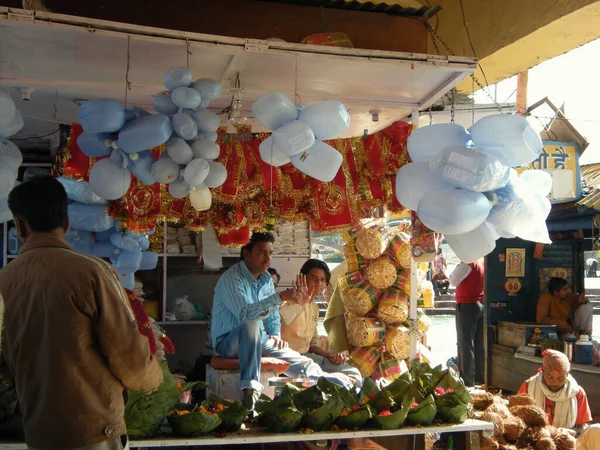 Haridwar Uttarakhand November 2008 Detalj Butik Som Säljer Korgar Plastfat — Stockfoto