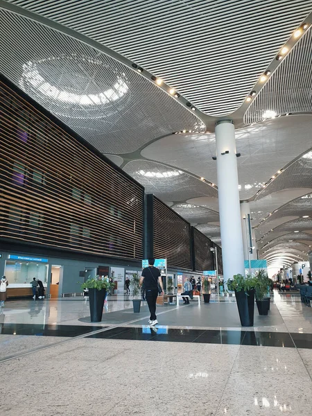 Istanbul Turkey May 2019 Roof Detail Passengers Passing Istanbul Airport — Stock Photo, Image