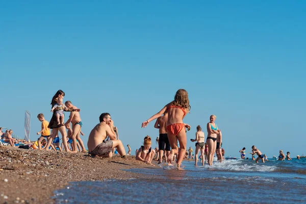 Antalya Turquia Junho 2021 Turistas Tomando Sol Nadando Fazendo Outras — Fotografia de Stock