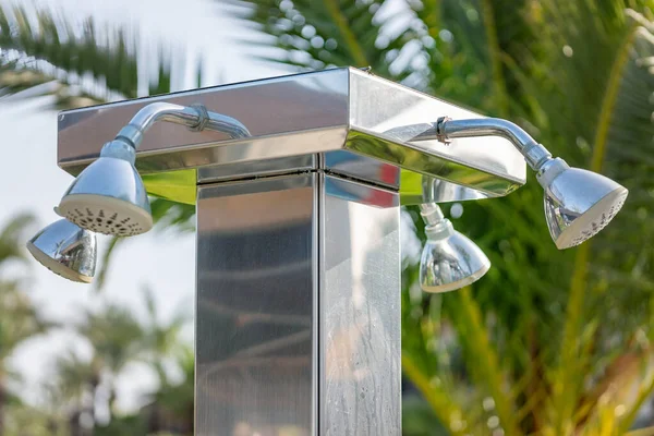 Outdoor Refreshing Shower Heads Spraying Water Take Shower Swimming Pool — Stock Photo, Image