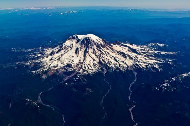 rainier Dağı'nın yüksek irtifa Ağustos 2011 tam havadan görünümü.