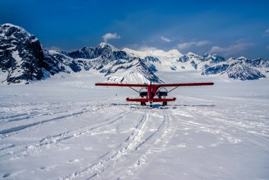 denali Milli Parkı, alaska ruth buzul üzerinde açılış kar uçak.