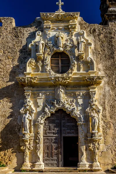 Der sehr verzierte eingang zur historischen alten westspanischen mission und kirche san jose, texas. — Stockfoto