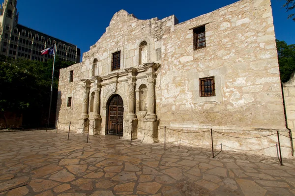 Perspectiva interessante do Álamo Histórico, San Antonio, Texas. Tomado Dezembro de 2012 . — Fotografia de Stock