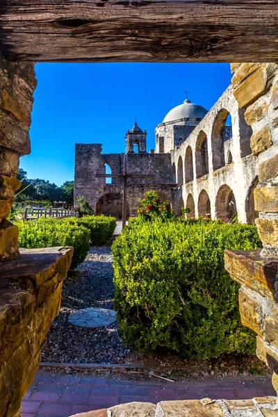 Interesting View Through an Old Water Well of the Historic Old West Spanish Mission Concepcion, Established 1716, San Antonio, Texas — Stock Photo, Image