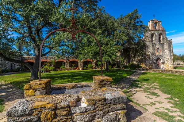 La Rústica e Histórica Misión Española del Viejo Oeste Espada, establecida en 1690, San Antonio, Texas — Foto de Stock
