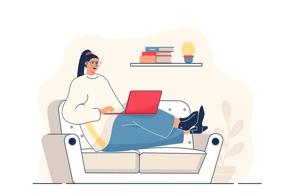 Webバナーのためのフリーランスの作業コンセプト。女性は自宅のソファに座ってノートパソコンで働く。リモート従業員オンライン現代人のシーン。人のキャラクターとフラット漫画のデザインのベクトルイラスト — ストックベクタ