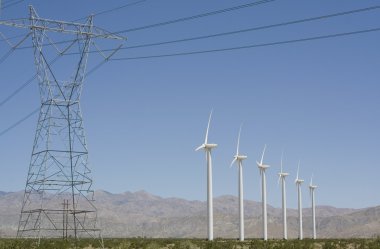 yel değirmenleri, elektrik iletim kulesi ve powerlines