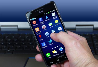 sosyal ağ uygulamaları ile Smartphone