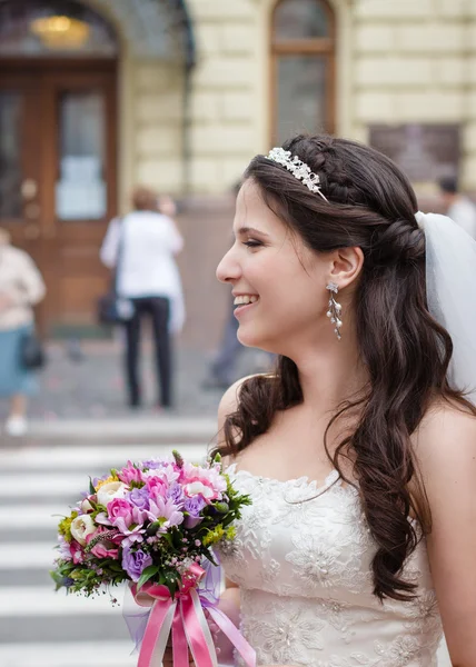 Happy bride with bouquet — Stock Photo, Image