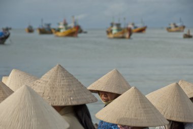Vietnamlı kadınları konik şapkalar 