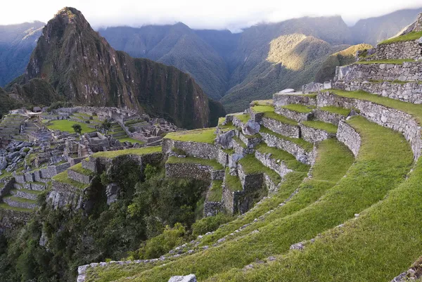 Alte inca verlorene Stadt Machu Picchu am Abend. — Stockfoto