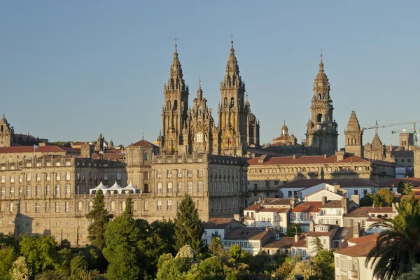 查看上圣詹姆斯大教堂在圣地亚哥德孔波斯特拉西班牙. 图库图片