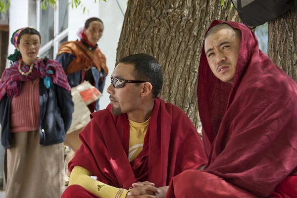 Buddhist monks take part at 4-days puja ceremony in Leh, Ladakh, India. — Stock Photo, Image