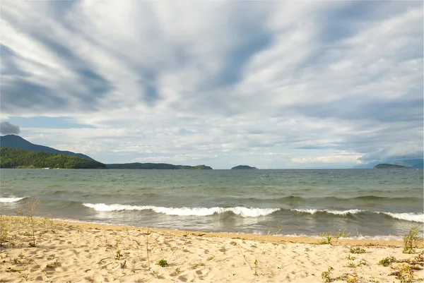 Lake Baikal shore in windy weather. — Stock Photo, Image