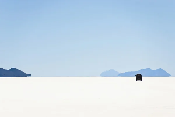 Τζιπ περιήγηση στο αλάτι έρημο uyuni, Βολιβία. — Φωτογραφία Αρχείου