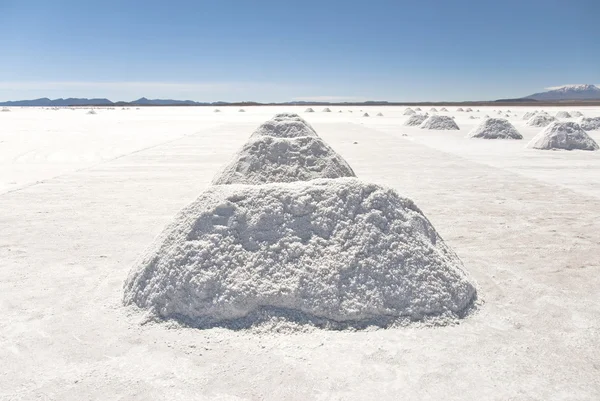 Salzgewinnung in Salar Uyuni, Bolivien. — Stockfoto