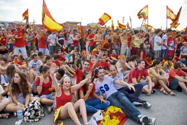 İspanyol taraftarları Dünya Kupası 2010 final maçı ve tv çeviri görmek Stadı'nda toplandı.
