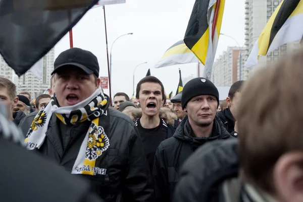 Russian nationalists at the annual "Russian March" in Moscow, Russia. — Stock Photo, Image