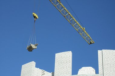 bir tuğla bina, mavi gökyüzü arka plan yapımı.