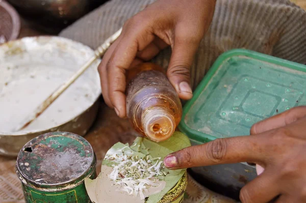 Προετοιμασία "ότι" - betel φύλλων σε συνδυασμό με areca ή καπνού, Ινδία. — Φωτογραφία Αρχείου