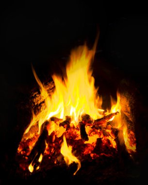gece kamp ateşinin alevleri