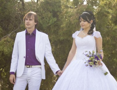 mutlu genç gelin ve damat onların düğün günü