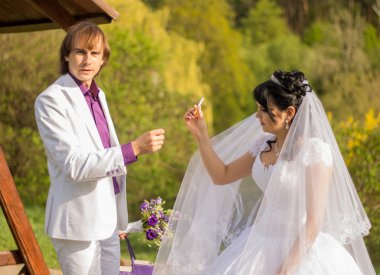 güzel gelin bir sigara