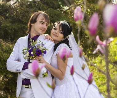 mutlu genç gelin ve damat onların düğün günü