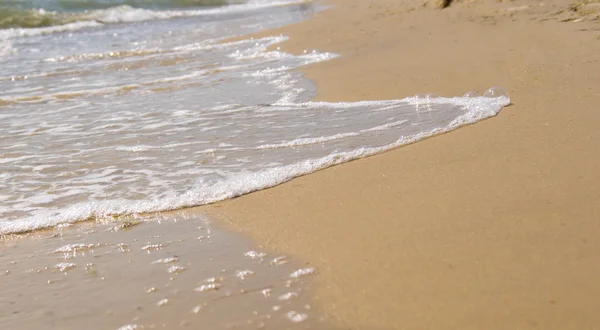 Spiaggia di sabbia e onda — Foto Stock