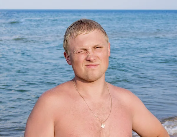 Portrait of a handsome young man on beach — Stock Photo, Image