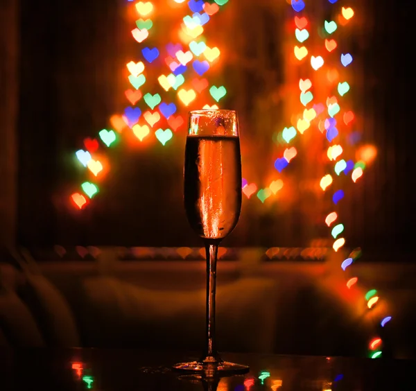 Bir bardak şampanya üzerinde arka plan bokeh — Stok fotoğraf