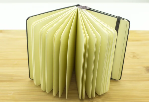 Open book on desk — Stock Photo, Image